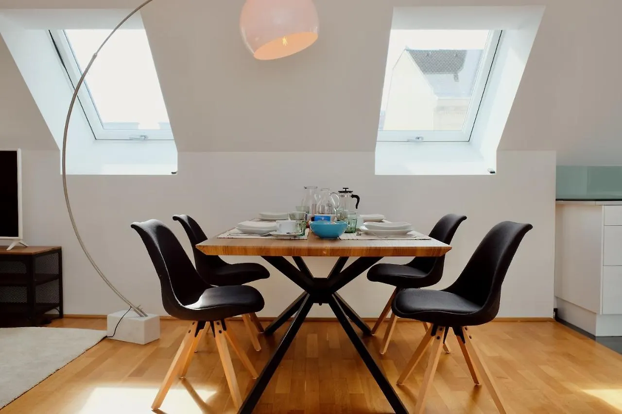 Triple A Apartments Вена