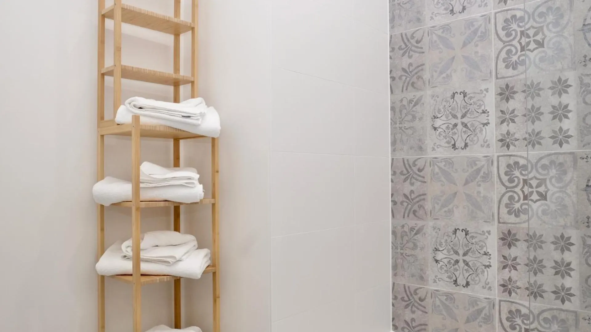 Triple A Apartments Вена 0*,  Австрия