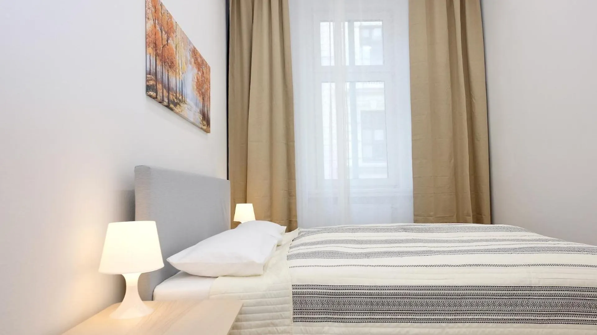 Triple A Apartments Вена
