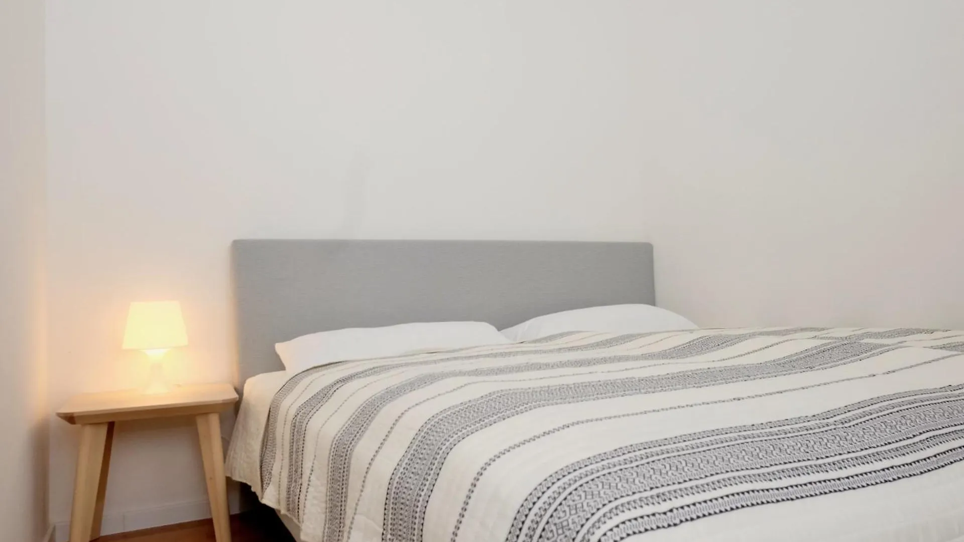 Triple A Apartments Вена