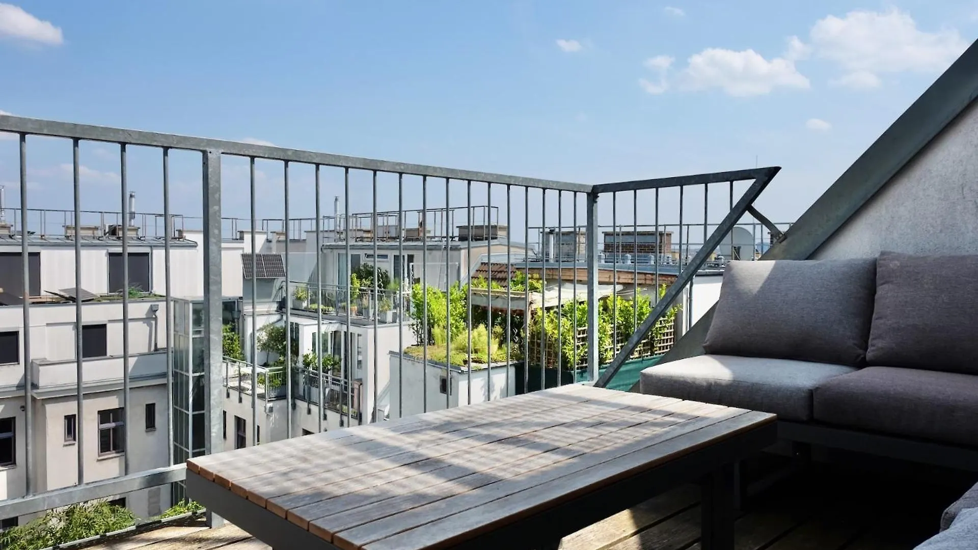 Triple A Apartments Вена